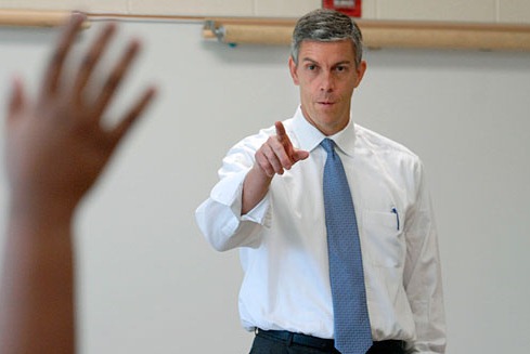 [100922_arne_duncan_point_ap_328%255B1%255D.jpg]