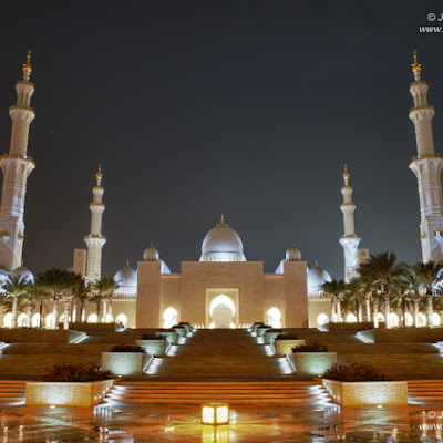 A Grande Mesquita em Abu Dhabi. FOTO: Jefferson Bernardes/Preview.comA Mesquita Sheikh Zayed Bin Sultan Al Nahyan, em Abu Dhabi, a maior mesquita dos Emirados rabes Unidos e a sexta maior mesquita do mundo. Ela recebeu o nome do seu fundador e primeiro presidente dos Emirados rabes, Sheikh Zayed (1918-2004) Coleo de fotos da Preview - Banco de Imagens / www.agenciapreview.com© Jefferson Bernardes / All Rights Reserved. May not be reproduced without prior written authorization. Follow me: Twitter , Facebook, BlogLeve uma de nossas fotos para sua decorao<br> © Jefferson Bernardes<br> 5299212053.jpg