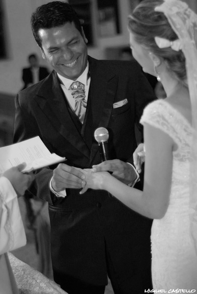 Fotos de Luciana e Bruno. Foto numero 31 do fotografo de casamento Miguel Castello, de Brasilia, DF, que faz fotos de casamento (fotografia de casamento), fotos de 15 anos (fotografia de 15 anos), fotos de modelos (ensaios para books fotograficos), fotos de gravidas (fotografia de gestantes), fotos de debutantes, fotojornalismo de casamento, fotojornalismo social e fotografia de moda em estudio. fotos casamento distrito federal brasilia de 15 anos df brasília books modelos ensaio fotografico gravidas gravida festa festas book moda vestidos arranjos mesa para cabelo noiva buques noivas noivo modelo convites