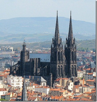 571px-Cathedrale_vue_de_montjuzet_detail 571px-Cathedrale_vue_de_montjuzet_detail