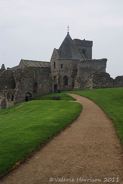[17-Inchcolm-Abbey%255B2%255D.jpg]