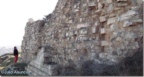 Restos de muros del Castillo de Tudela - Cerro de Santa Bárbara