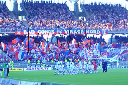2003-08-23_Lyon-Toulouse_drapeaux_n_cp.jpg