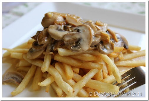EASY MUSHROOM SAUCE OVER FRENCH FRIES© BUSOG! SARAP! 2011