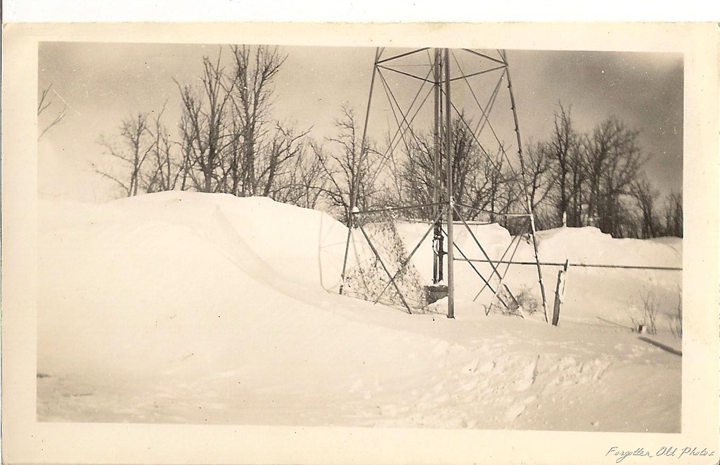 [Snow%2520piled%2520up%2520Tin%2520Ceiling%255B8%255D.jpg]