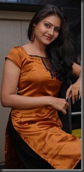 nandagi rare still