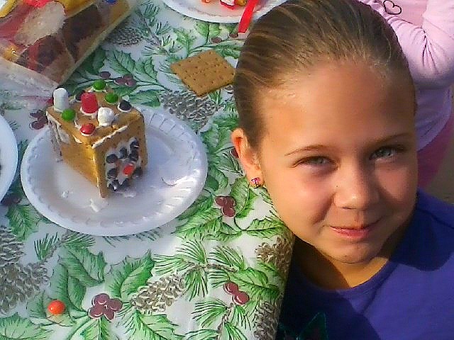 [gingerbread%2520houses3%25202011%255B6%255D.jpg]