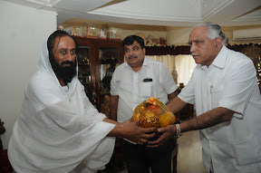 ಶ್ರೀ ಶ್ರೀ ರವಿಶಂಕರ್ ಗುರೂಜಿ ಅವರೊಂದಿಗೆ