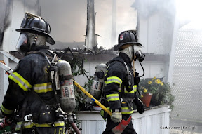 News_111127_MobileHomeFire_Mav-5.JPG