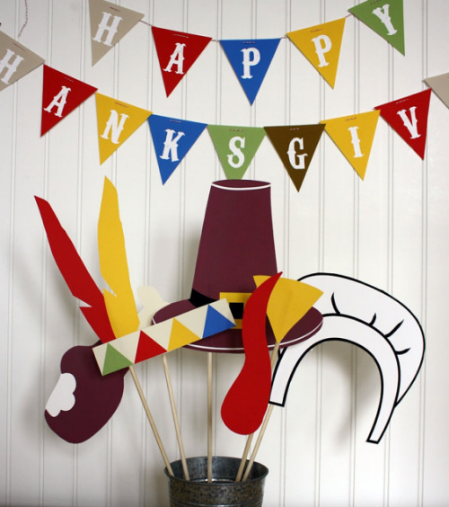 [thanksgiving%2520family%2520photo%2520ideas%2520booth%255B3%255D.png]