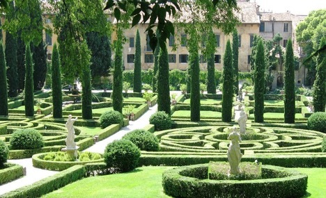 [4840998-The_garden_with_Palazzo_Giusti_at_the_back_Verona%255B3%255D.jpg]