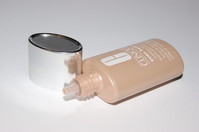 [Clinique%2520Even%2520Better%2520Foundation%2520Review%2520Swatches%2520Ivory%252003%2520d%255B4%255D.jpg]