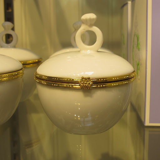 Isn't this keepsake box precious?