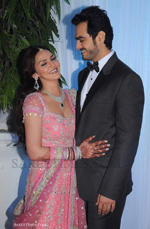 [Esha_Deol_Rocky_S_Lehenga%2520%25282%2529%255B4%255D.jpg]