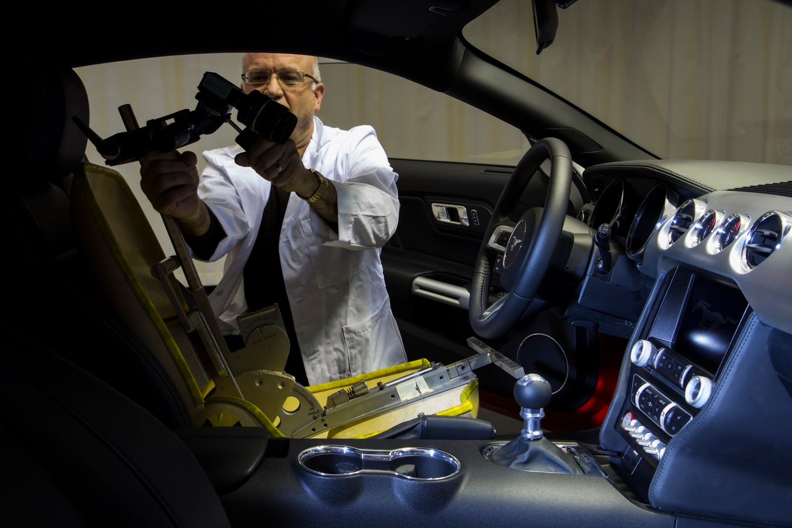 [Ford-2015-Mustang-Lab-Lights-8%255B2%255D.jpg]