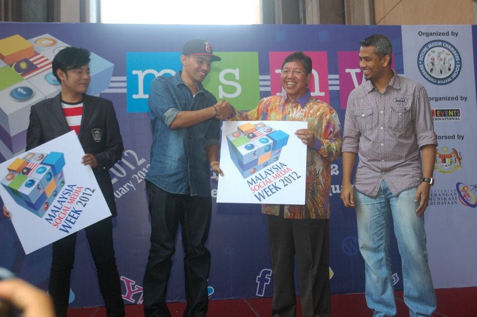 [minggu%2520media%2520sosial%255B5%255D.jpg]