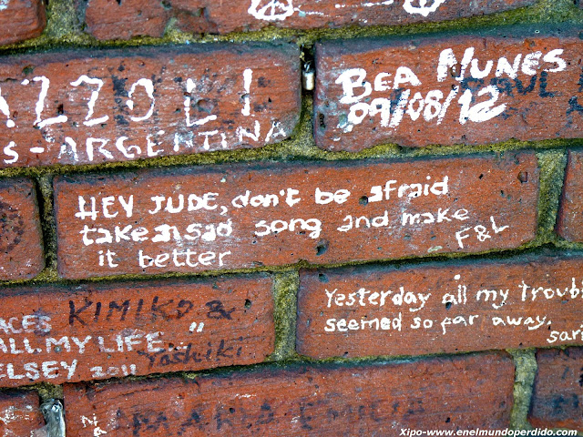 letras-canciones-beatles-pared.JPG