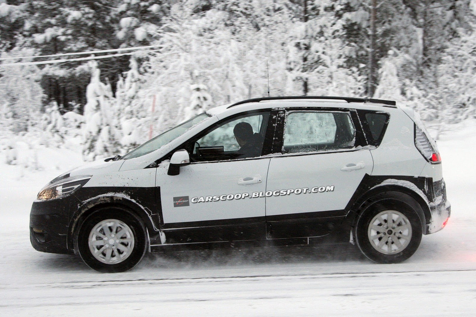 [2013-Renault-Scenic-Conquest-4%255B3%255D.jpg]