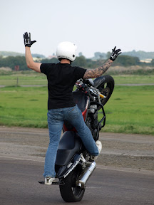 Ok... no handed wheelie are clever!