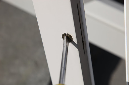 They have these really neat screw locks.