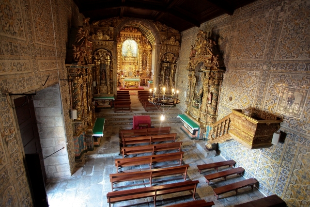 Interior do Convento de Santa Eufemia, Ferreira de Aves.jpg