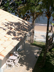 Picture of Os arredores da Pousada Pé na Areia. Photo number 3797595267 by Pousada Pé na Areia - Charming, fully decorated sea facing chalets located on Boiçucanga beach, on São Paulo northern shore. Boiçucanga is a beach with calm waters and woundrous sunset, surrounded by the Atlantic Rainforest and by very good restaurants. There also is a complete services infrastructure that includes supermarkets and shopping malls. You can find all that and much more at “Pé na Areia” (aka “Esquina da Mentira”), the perfect place for spending your vacations and weekends, or even having your own house at the sea.