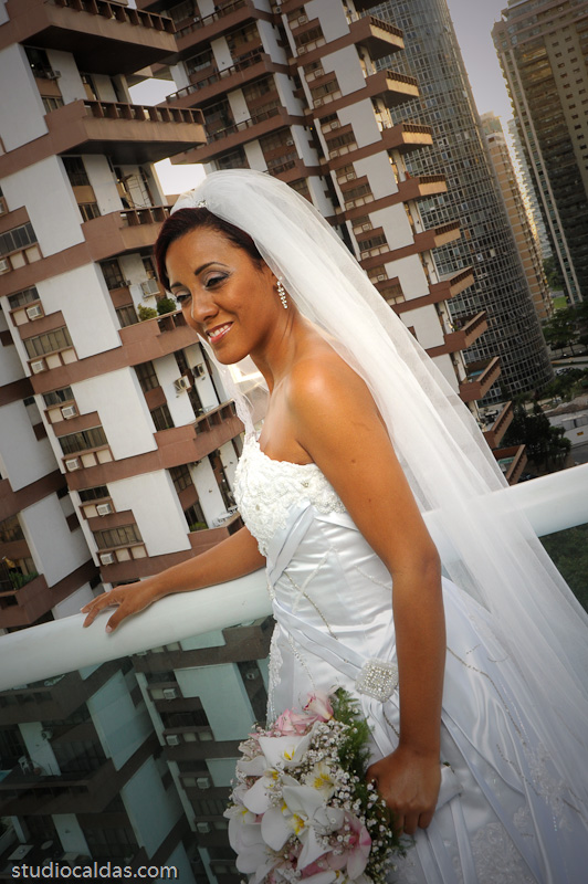 Foto número 0020 de Thatiany + Daniel do Studio Caldas, do Rio de Janeiro, RJ. Lincoln Caldas e equipe fazem fotos de casamento (fotografias de casamentos), fotos de making-of (making of de noiva), fotos em estúdio (ensaios fotográficos), fotos de casal (ensaios fotográficos de e-session), fotos de família, vídeos de casamento (filmagem de casamentos), vídeos de making-of e clipes de casamento. Fotojornalismo e videojornalismo no Rio de Janeiro, RJ. Fotos de Thatiany + Daniel. Foto numero 0020 do Studio Caldas, do Rio de Janeiro, RJ. Lincoln Caldas e equipe fazem fotos de casamento (fotografias de casamentos), fotos de making-of (making of de noiva), fotos em estudio (ensaios fotograficos), fotos de casal (ensaios fotograficos de e-session), fotos de familia, videos de casamento (filmagem de casamentos), videos de making-of e clipes de casamento. Fotojornalismo e videojornalismo no Rio de Janeiro, RJ. Fotos de Casamento Studio Caldas Thatiany e Daniel fotos casamento rio janeiro fotografias casal rj foto eventos familia noiva madrinhas evento para book fotografo