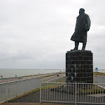 DSC01384.JPG - 10.06.2013.  Afsluitdijk (6 km); widok na zachód;  pomnik Cornelisa Lely - twórcy tamy Afsluitdijk