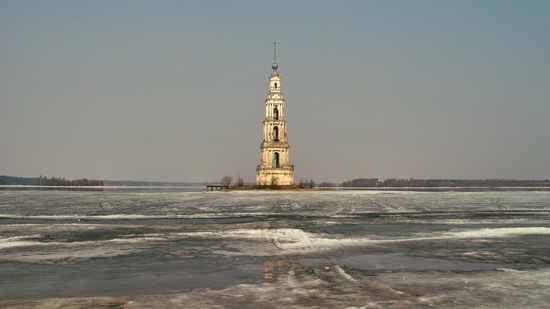 [Mysterious_Bell_Tower_Under_The_Lake_10%255B2%255D.jpg]