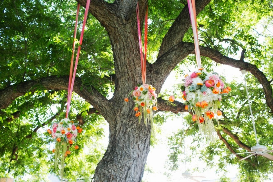 [hanging-flowers-ee.jj_.wedding-53-94%255B1%255D.jpg]
