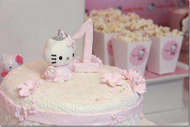 IMG_9401_hello_kitty_kake_marsipanpynt