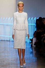 CUSHNIE-ET-OCHS-SPRING-2012-RTW-PODIUM-008_runway