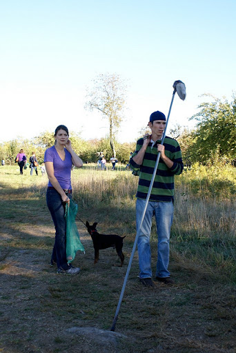 Our friends borrowed this apple-picking device to reach the fruits on high branches. If you're headed to an orchard, find out if they will supply these handy helpers.