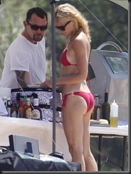 0711-gwyneth-paltrow-bikini-00-675x900