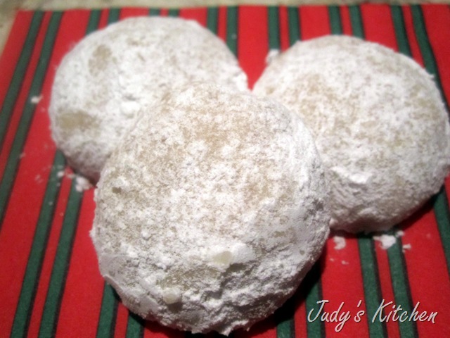 [triplealmondteacakes9.jpg]