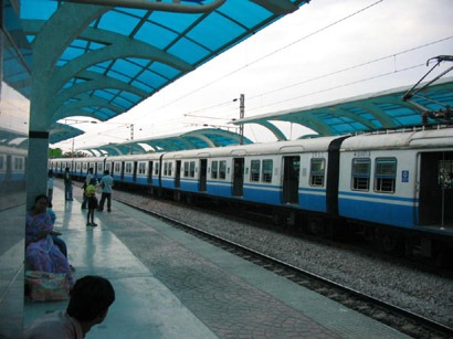 [neclace_road_railway_station_hyderabad_india_photo%255B4%255D.jpg]