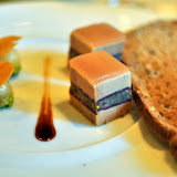 Pressé de foie gras et confit de canard, magret fumé, pêche blanche infusée au thé de Ceylan et pistache.