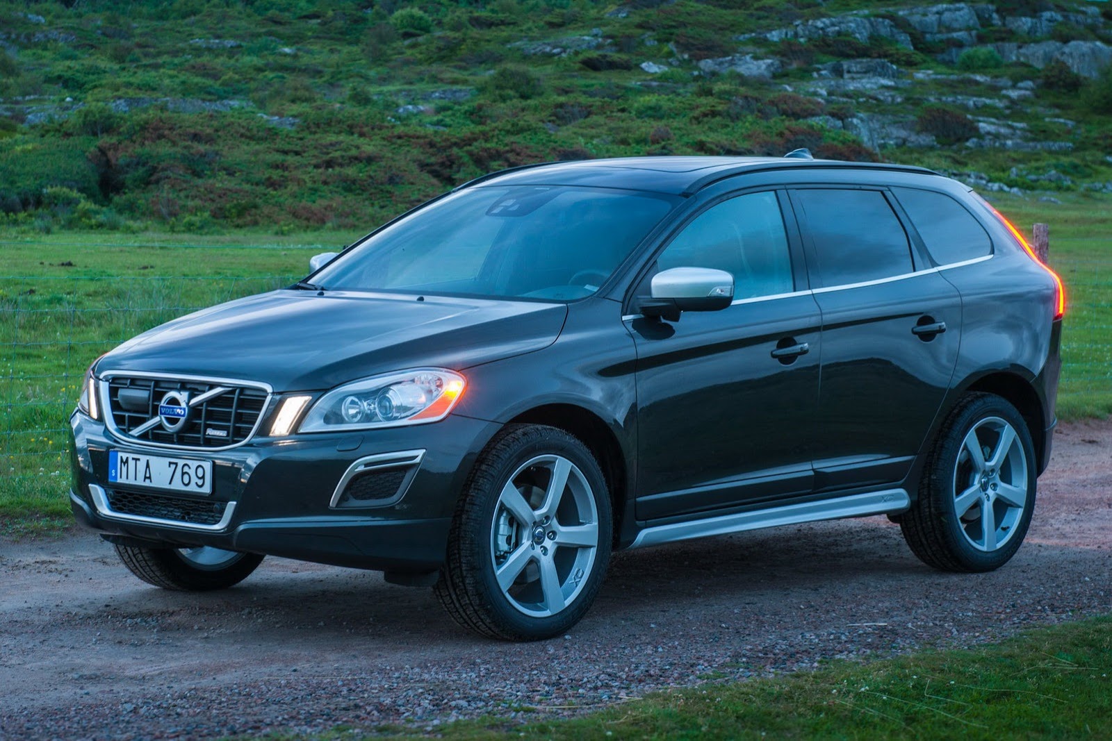 [2013-Volvo-XC60-4%255B2%255D.jpg]