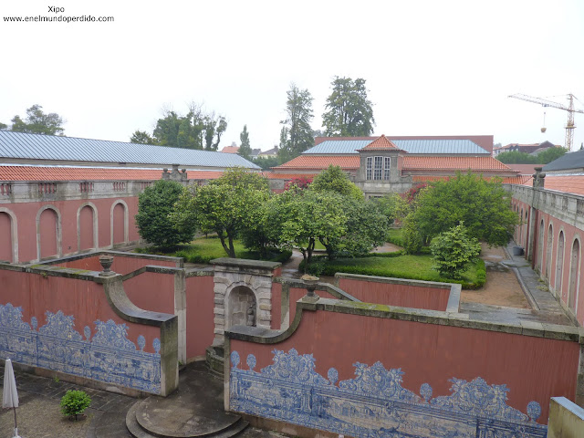 jardines-interior-museo-soares-do-reis-en-oporto.JPG