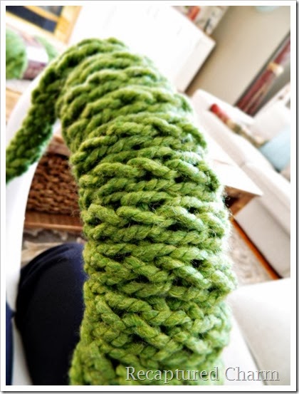 finger knitted christmas wreath8