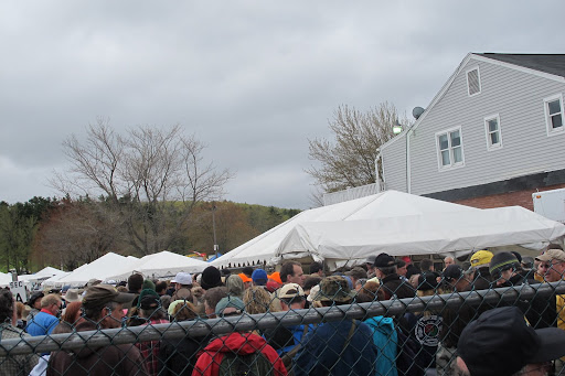 The crowds are eagerly awaiting another field to open.