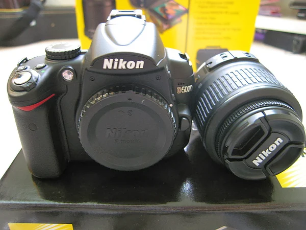 Nikon D5000