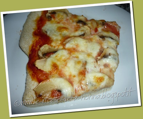 Pizza semintegrale di farro ai funghi (6)