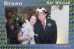 Fotos do evento Bruno - 18.12.11. Foto numero 20 da Social Click Fotografia Digital, do Rio de Janeiro, RJ, que faz fotos divertidas, fotos malucas, fotos com fantasias, fotos na hora, fotografia maluca, fotografia divertida com molduras personalizadas. fotos divertidas malucas foto maluca animadas animado rj rio de janeiro divertida fantasia animada noivas montagem social fotojornalismo casamento