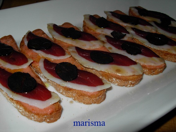 [canapes%2520de%2520jam%25C3%25B3n%2520de%2520pato%2520con%2520trufa1%2520copia%255B5%255D.jpg]