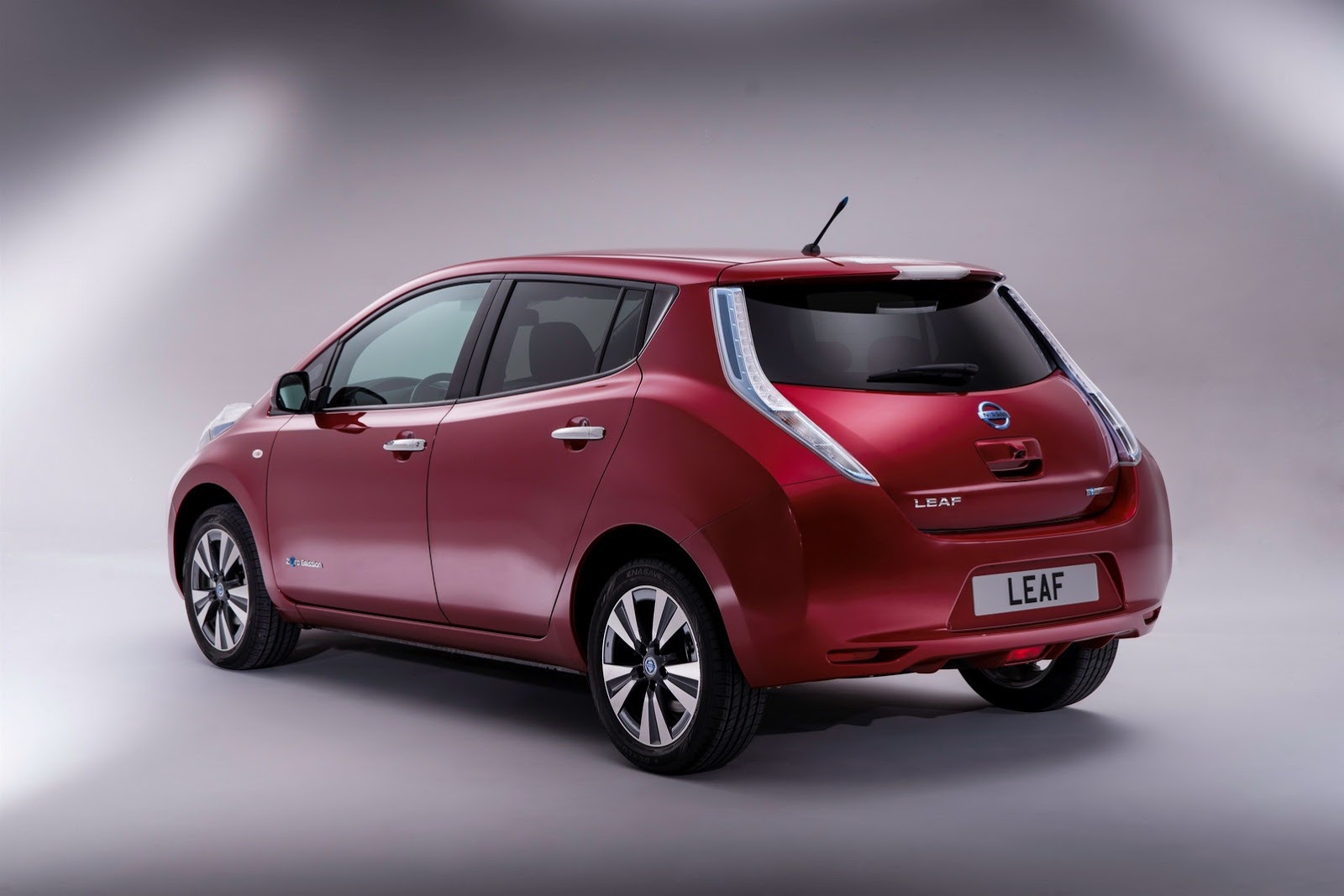 [Nissan-Leaf-EU-4%255B2%255D.jpg]