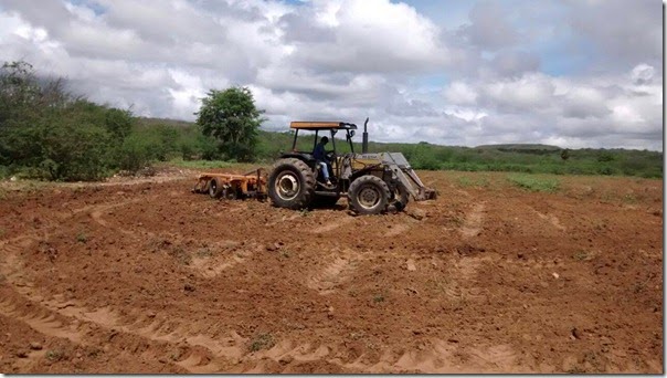 MACAU: Secretaria de agricultura prossegue com corte de terra no município