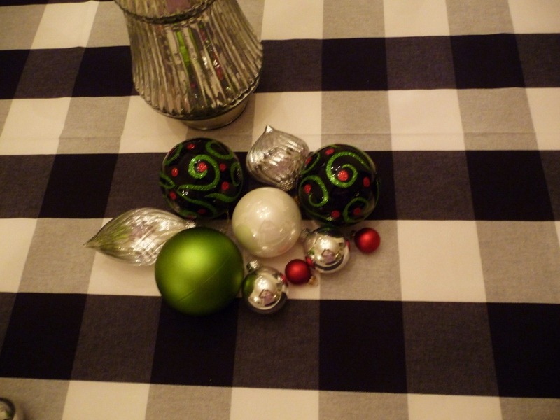 [DINING%2520ROOM%2520TABLE%2520TRIAL%25202012%2520008%2520%2528800x600%2529%255B5%255D.jpg]