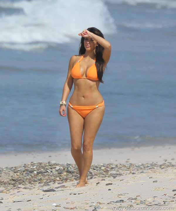 kim-kardashian-linda-sensual-sexy-sedutora-boob-peitos-decote-ass-bunda-gostosa-desbaratinando-sexta-proibida (100)