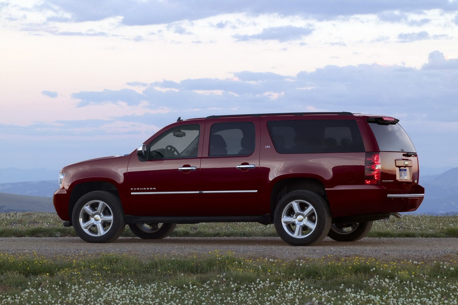 [2013-Chevrolet-Suburban-002%255B2%255D.jpg]